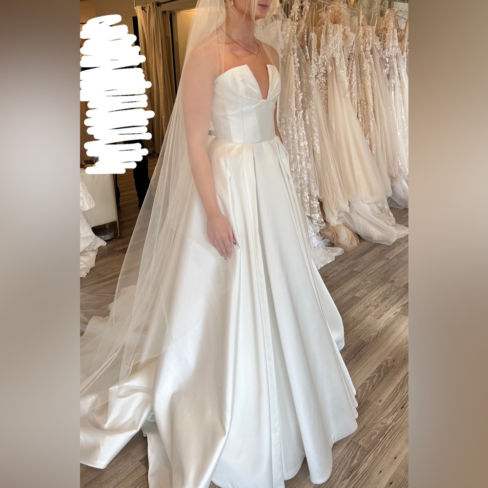 BRAND NEW - Rivini Leeds wedding gown
